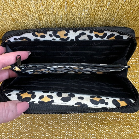 Vera Bradley Black Quilted Wallet EUC - Picture 3 of 8